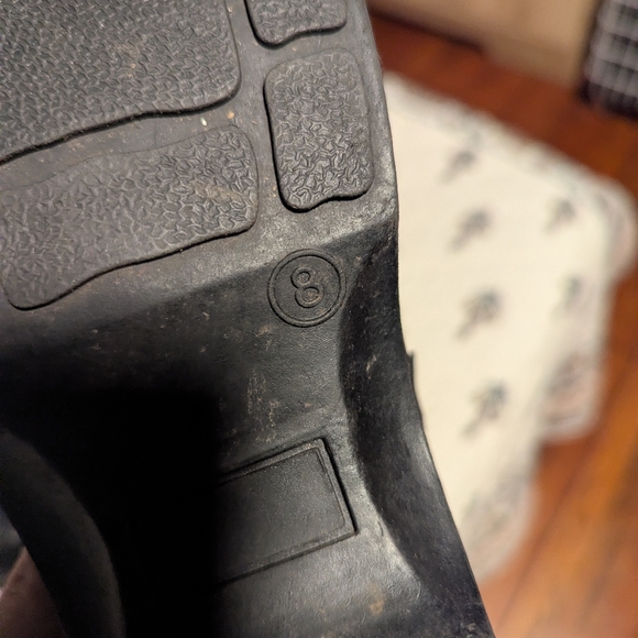 High Sierra Clogs - Picture 3 of 4